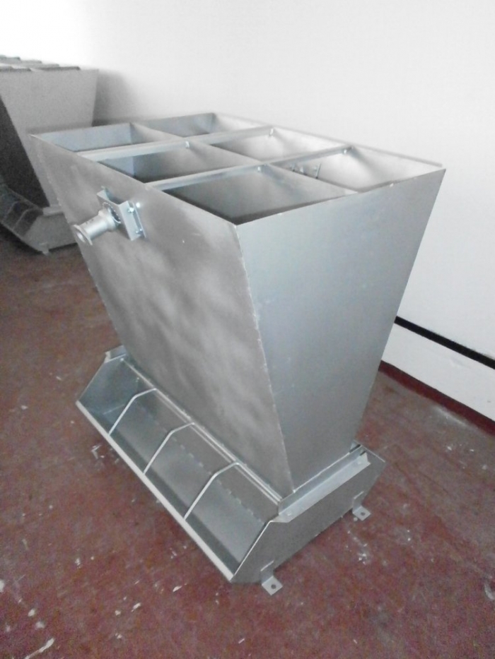 Controlled Pig Feed Trough, with two-sided