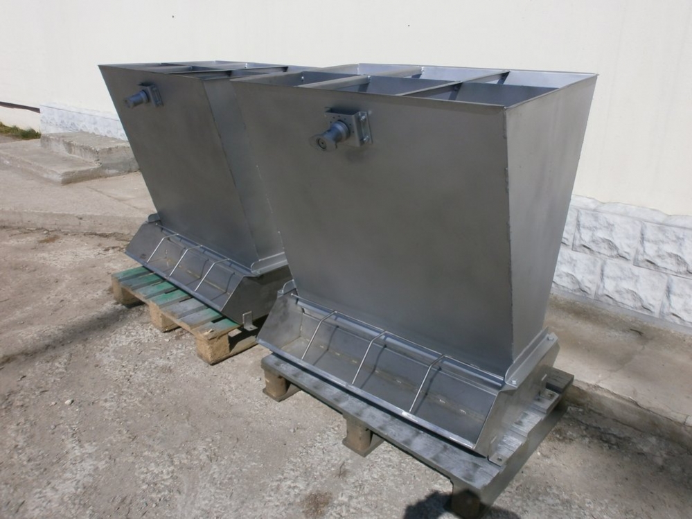 Adjustable Double-Sided Stock feeders with Stainless Steel Trough (UPTM 133.00.000)