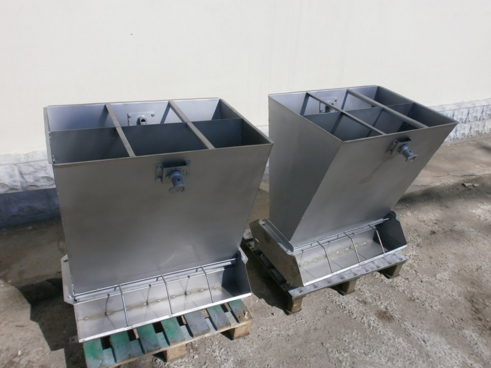 Regulated bilateral feeders with stainless steel trough