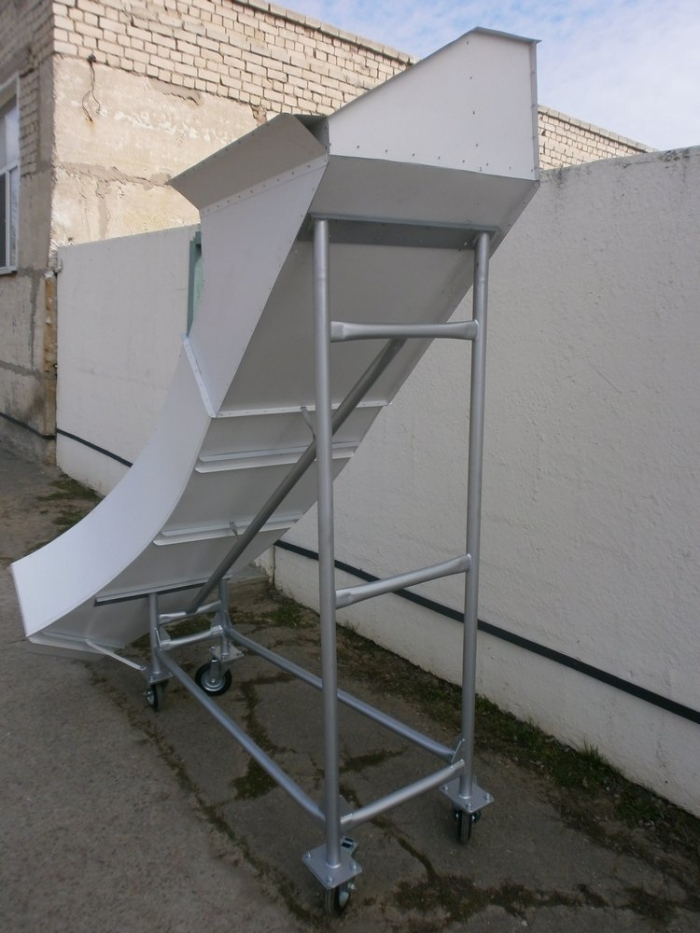 Chute for removal of corrugated cardboard waste from automatic production line designed and fabricated