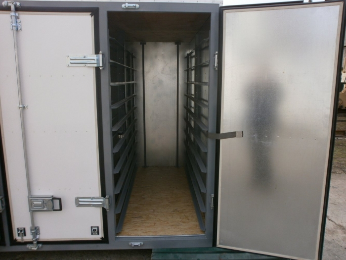 Another heat-insulated 4-door Bakery Delivery Box Body manufactured. Holding capacity: 120 bread cases!