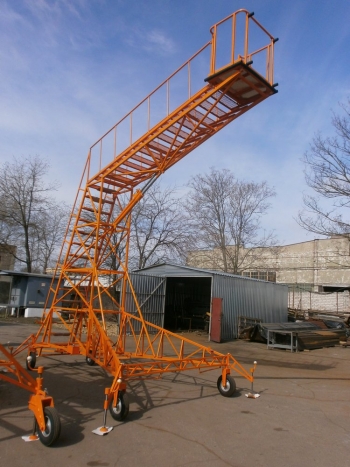 Ladders for aircraft maintenance aircraft