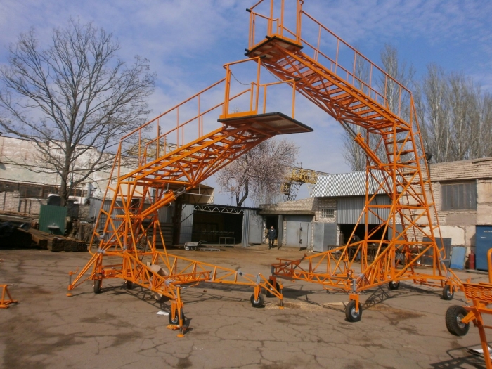 Ladders for aircraft maintenance aircraft