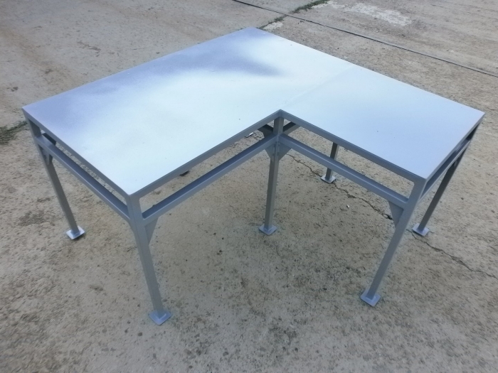 series of work tables for various production needs, for the plant laboratory, as well as a series of worktops for the metal workshop.