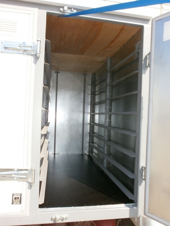 4-х дверный (96 лотков) Хлебный фургон на базе шасси автомобиля ГАЗ 3302