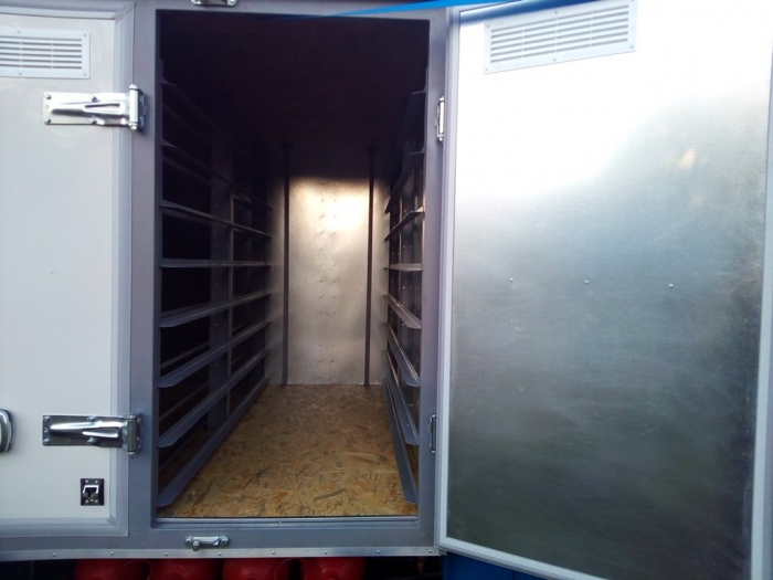 Manufactured and mounted on the chassis of GAZ-3309 4-door bread isothermal van on 96 trays