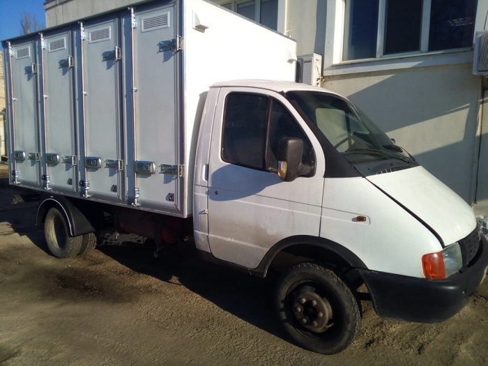 Изготовлен и смонтирован на шасси автомобиля ГАЗ 3302 4-х дверный изотермический хлебный фургон на 120 лотков