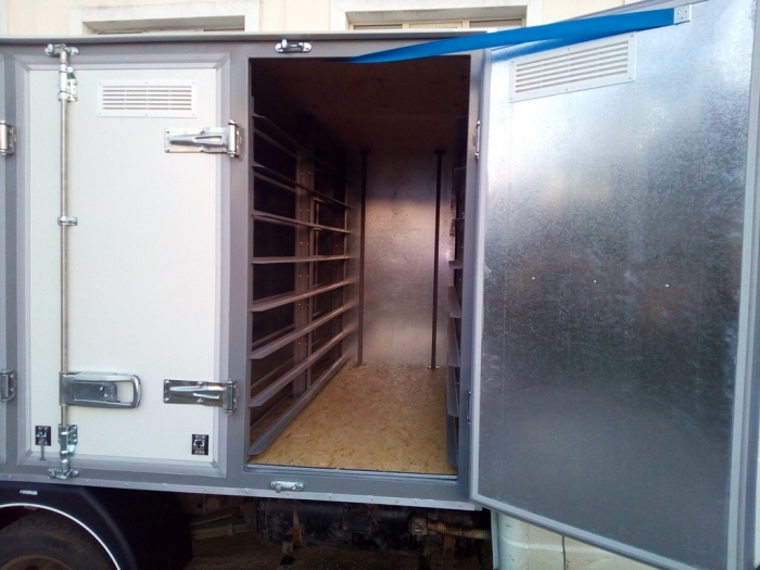 Изготовлен и смонтирован на автомобильное шасси очередной 4-х дверный изотермический хлебный фургон на 96 лотков