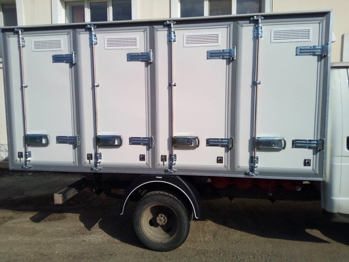 4-х дверный изотермический хлебный фургон на 96 лотков на шасси автомобиля ГАЗ 3302