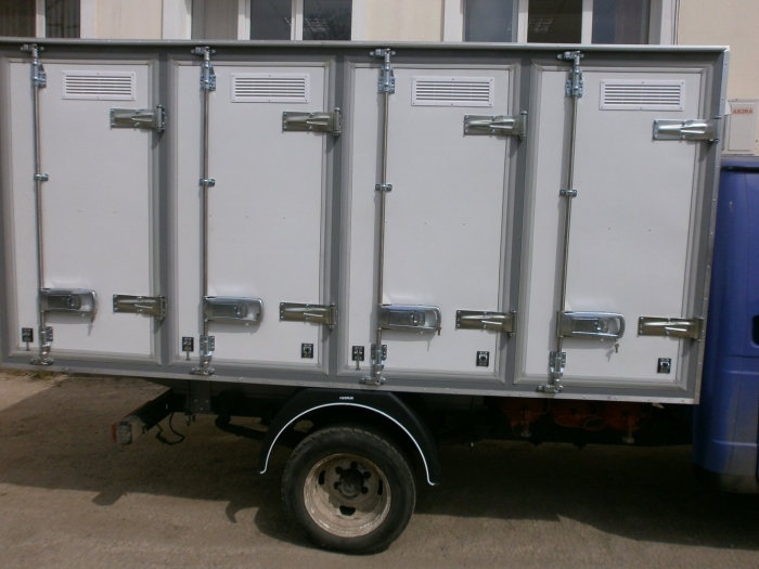 4-х дверный изотермический хлебный фургон на 96 лотков изготовлен и смонтирован на шасси автомобиля ГАЗ 3302