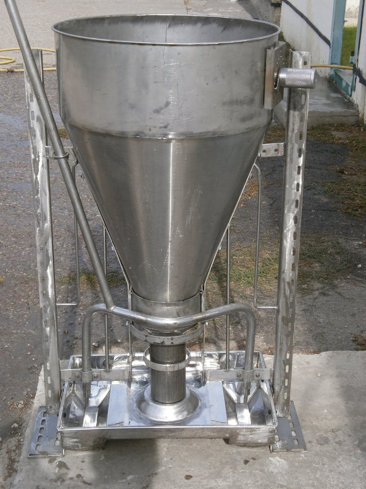 Automatic feeder
with wetting system (from stainless steel)