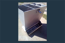 Adjustable double-sided feeder trough with stainless steel UPTM 133.00.000