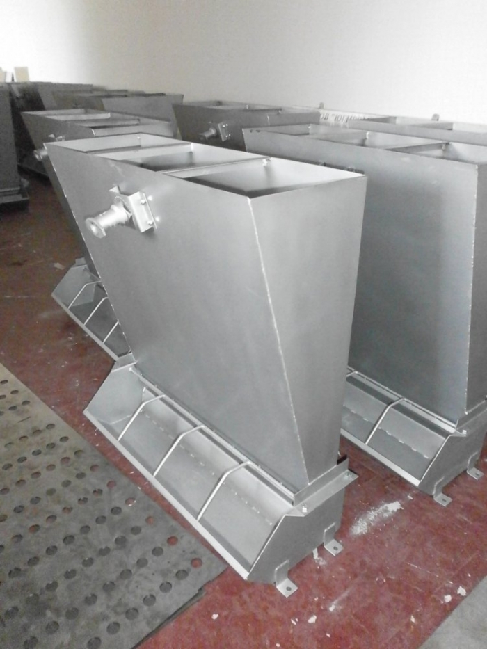 Controlled Pig Feed Trough, with one-sided.
