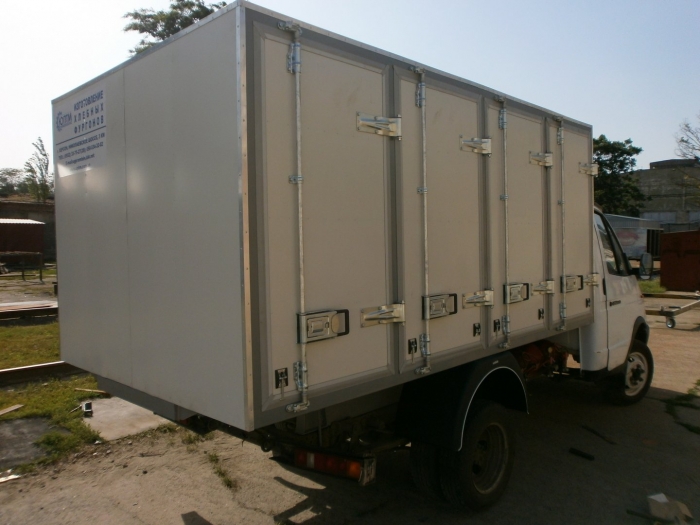 4-door (96 cases) Refrigerated Van