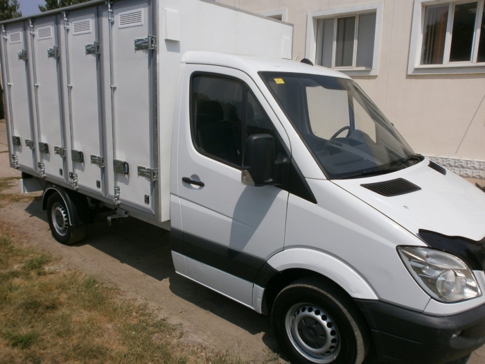 Хлебный фургон, вместимостью 120 лотков (4-х дверный) на базе шасси автомобиля Mercedes SPRINTER 313