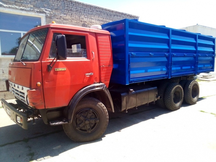 Metal indoor tipper body (container-grain) under the vehicle's chassis KAMAZ for transportation of grain products and other bulk products