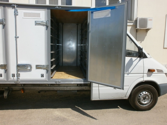 5-ти дверный изотермический хлебный фургон на 120 лотков на автошасси Mercedes Sprinter 313