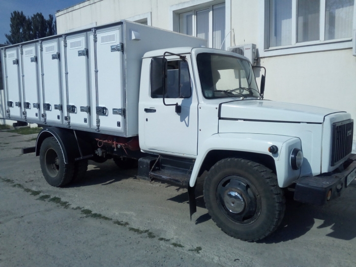 5-ти дверный изотермический хлебный фургон на 120 лотков на шасси автомобиля "ГАЗ 3307"