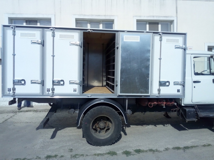 5-ти дверный изотермический хлебный фургон на 120 лотков на шасси автомобиля "ГАЗ 3307"