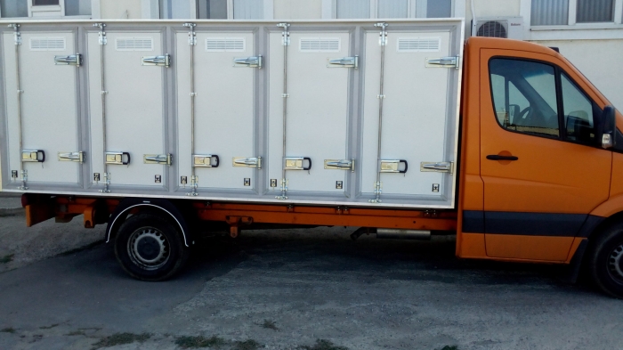 5-ти дверный изотермический хлебный фургон на 120 лотков на шасси автомобиля Mercedes Sprinter 313