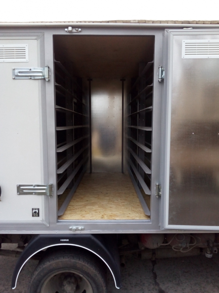 Для ПАО "Херсонский хлебокомбинат" изготовлены и смонтированы изотермические хлебные фургоны
